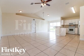 3816 20th St W in Lehigh Acres, FL - Foto de edificio - Building Photo