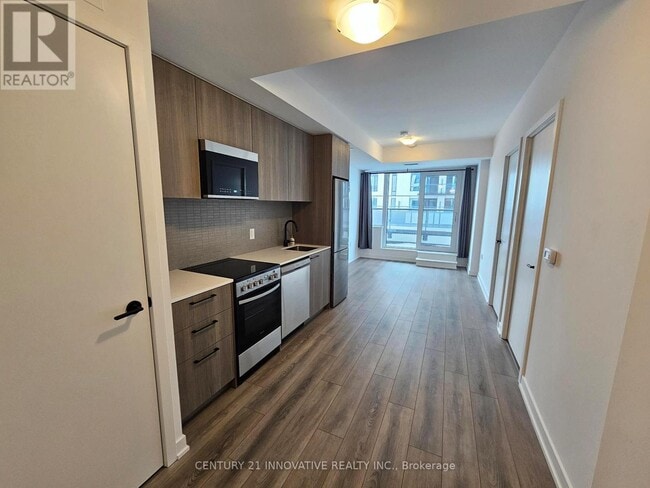 7439 Kingston Rd in Toronto, ON - Building Photo - Building Photo