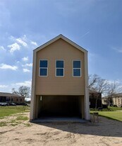1120 Miller Rd in Sealy, TX - Building Photo