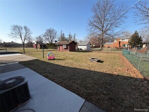 39725 Crystal Dr in Sterling Heights, MI - Building Photo - Building Photo