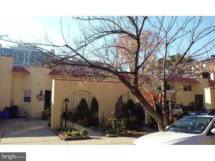2010 Green St in Philadelphia, PA - Building Photo