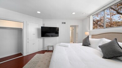 223 S Lasky Dr in Beverly Hills, CA - Building Photo - Building Photo