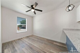 227 S Grimes St in San Antonio, TX - Building Photo - Building Photo