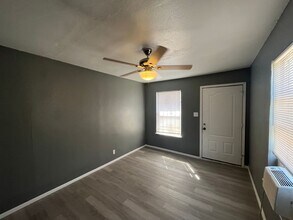 2513 Quintana Rd in San Antonio, TX - Building Photo - Building Photo