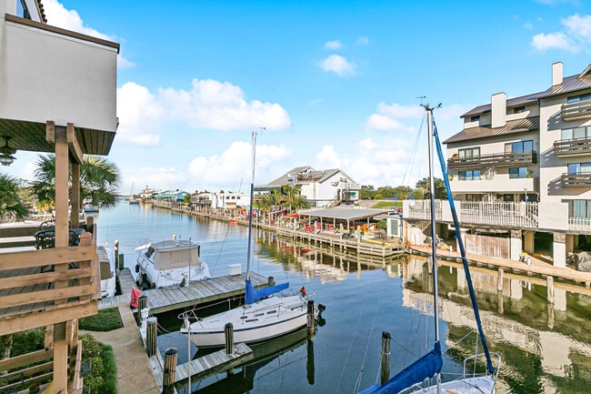 8654 Pontchartrain Blvd, Unit 14 in New Orleans, LA - Building Photo - Building Photo