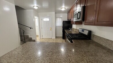 1112 Evelyn Ln in Sacramento, CA - Building Photo - Building Photo