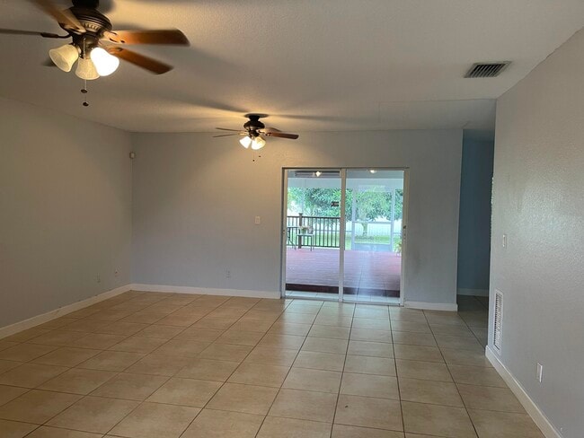 319 NW Byron St in Port St. Lucie, FL - Building Photo - Building Photo