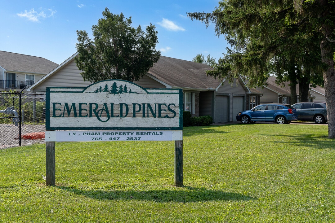 Emerald Pines in Lafayette, IN - Foto de edificio