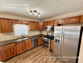 17210 Buffalo Cir in Westfield, IN - Building Photo - Building Photo