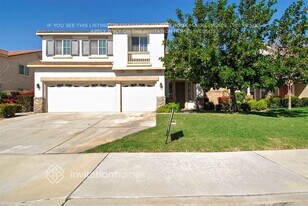 15418 Rochelle St in Fontana, CA - Building Photo