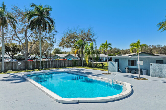 Woodhaven Villas in Palm Springs, FL - Foto de edificio - Other