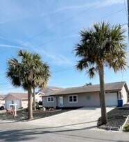 3292 Hibiscus Dr in Hernando Beach, FL - Building Photo