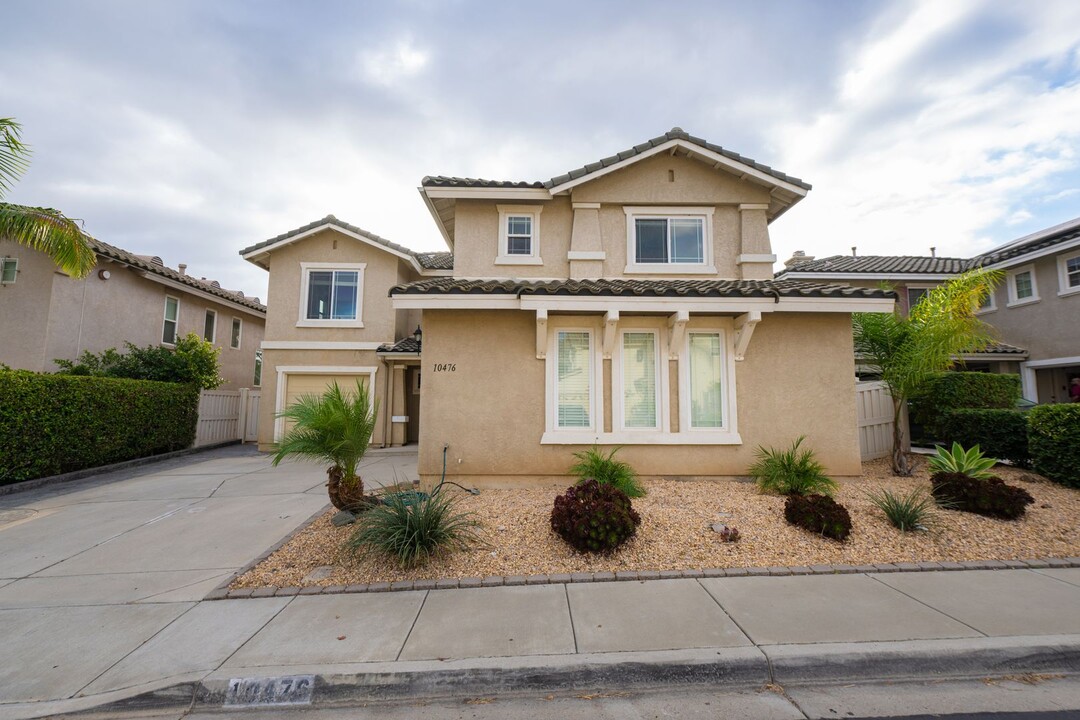 10476 Magical Waters Ct in Spring Valley, CA - Building Photo