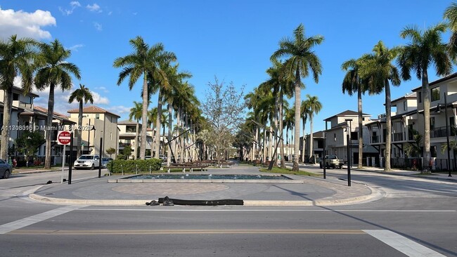 4604 NW 83rd Psge in Doral, FL - Foto de edificio - Building Photo