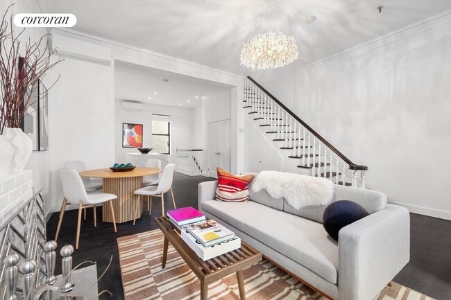 105 Manhattan Ave in New York, NY - Building Photo - Building Photo