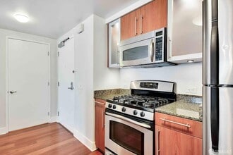 50 Lansing St, Unit 705 in San Francisco, CA - Foto de edificio - Building Photo