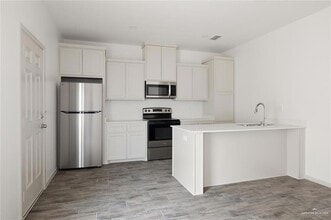 1308 Valle Vista St, Unit 2 in Alamo, TX - Building Photo - Building Photo