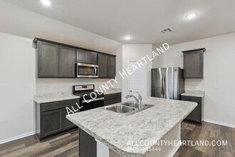 3425 Molly Dr in Yukon, OK - Building Photo - Building Photo