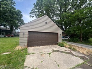 214 Front St in Berea, OH - Building Photo - Building Photo