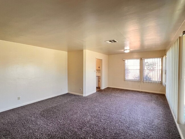 2637 Cedar St in Bakersfield, CA - Building Photo - Building Photo