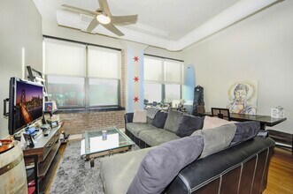 812 W Van Buren St, Unit 6C in Chicago, IL - Foto de edificio - Building Photo