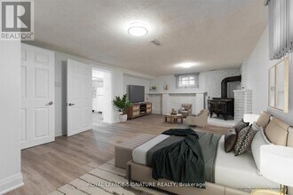 2 Clevedon St in Toronto, ON - Building Photo - Building Photo