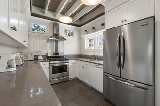 470 Captains Neck Ln in Southampton, NY - Building Photo - Building Photo