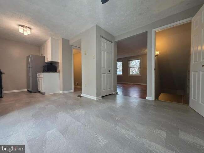 property at 23 Dufief Ct