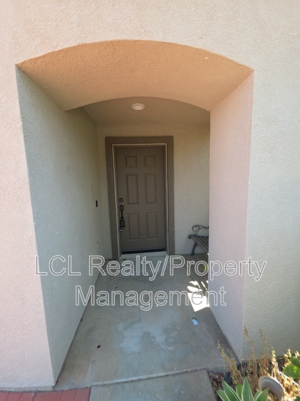 25025 Clover Creek Ln in Menifee, CA - Building Photo - Building Photo