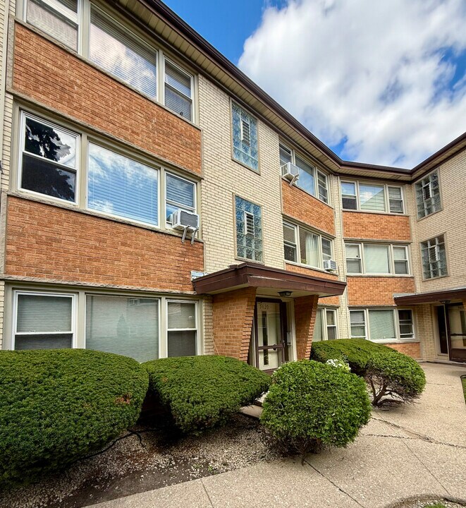 5620 W Goodman St in Chicago, IL - Building Photo