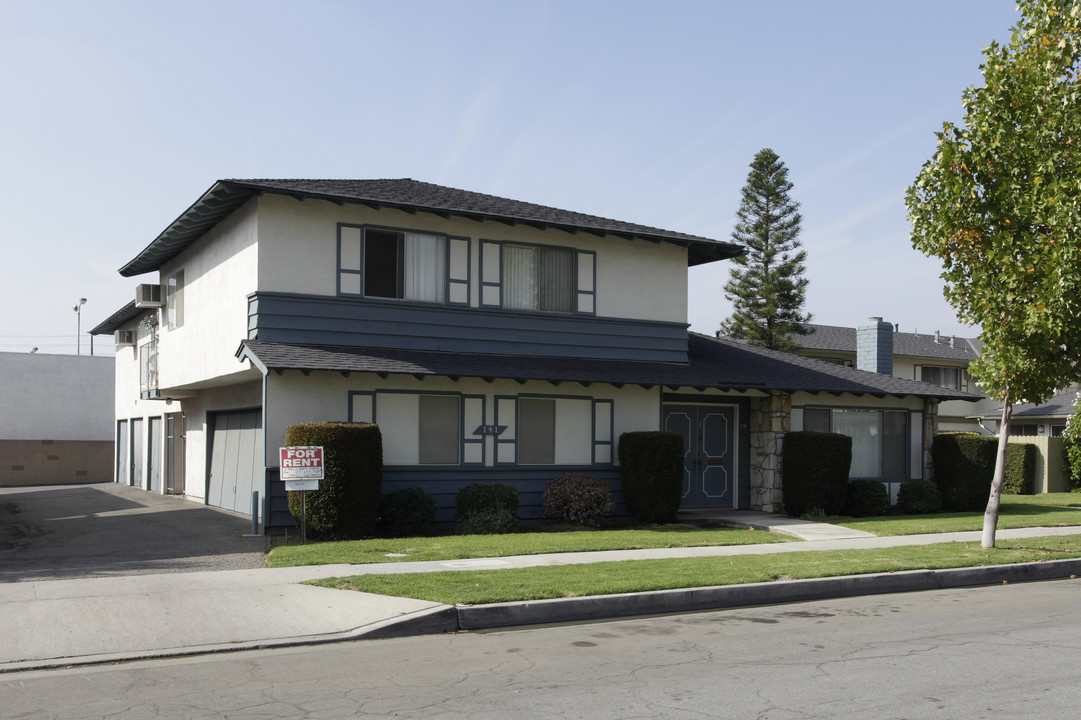 141 Greentree Ln in La Habra, CA - Foto de edificio