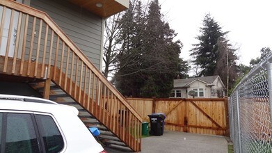 616 NE 53rd St in Seattle, WA - Foto de edificio - Building Photo