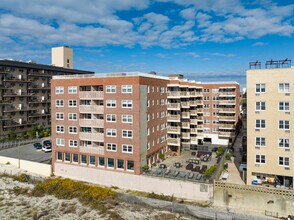 Riviera Towers in Long Beach, NY - Building Photo - Building Photo