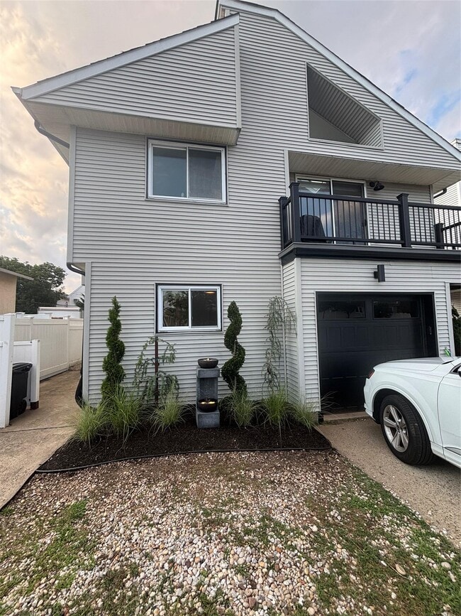 property at 515 W Hudson St