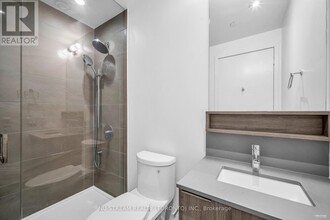 950-2950 Portage Pkwy in Vaughan, ON - Building Photo - Building Photo