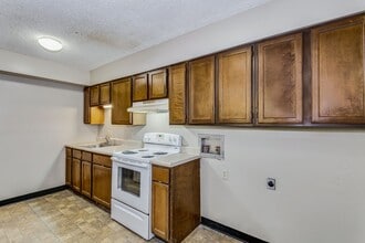 1632 N Holyoke St in Wichita, KS - Building Photo - Building Photo