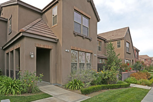 Pebble Brook Village in Kerman, CA - Foto de edificio - Building Photo