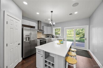 5445 E Creek Rd in South Wales, NY - Building Photo - Building Photo