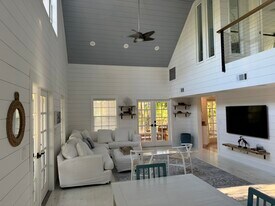 2732 Weeks Ave in Naples, FL - Building Photo