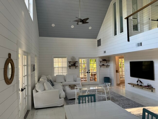 property at 2732 Weeks Ave