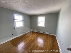 92 Sylvia St in Arlington, MA - Building Photo - Building Photo