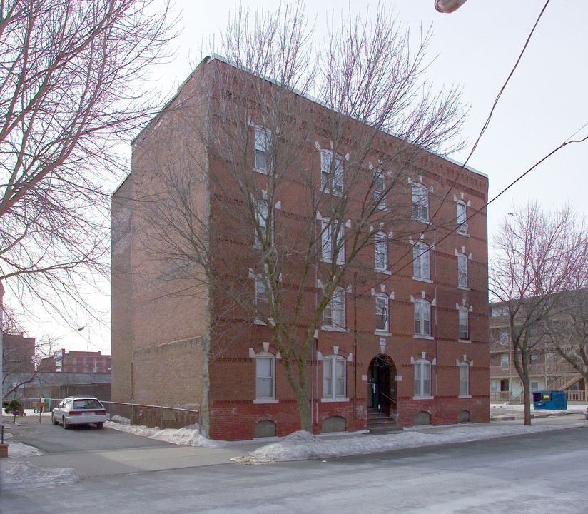 532 S Summer St in Holyoke, MA - Foto de edificio