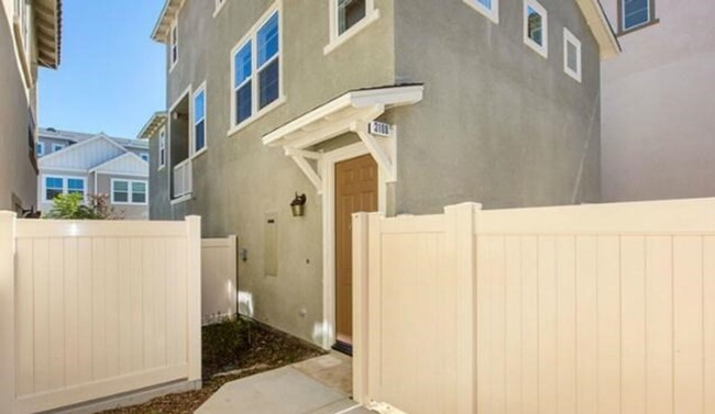 3108 Lisbon Ln in Oxnard, CA - Building Photo - Building Photo