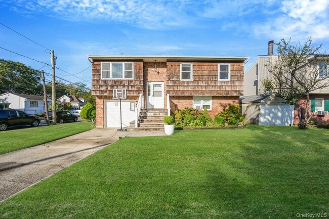 property at 7 Homecrest Ave