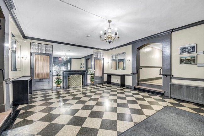 72-34 Austin St in Queens, NY - Building Photo - Building Photo