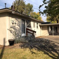 833 NW Fir Ave in Redmond, OR - Foto de edificio - Building Photo