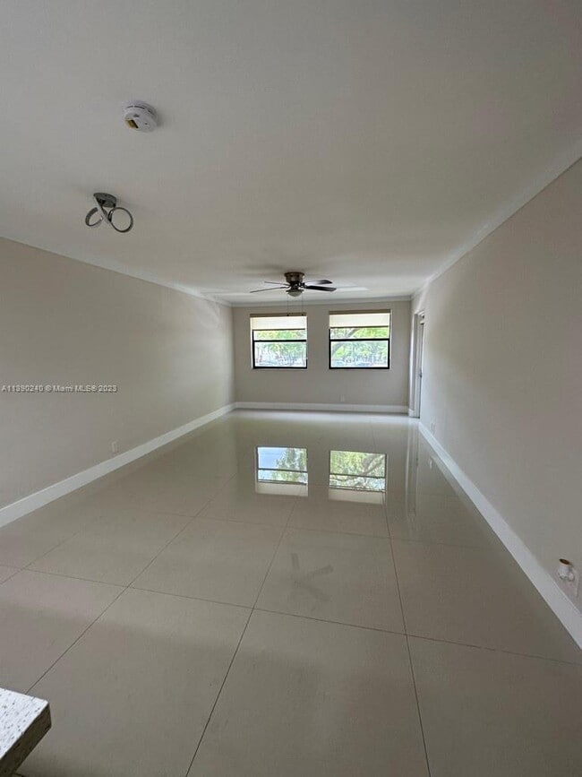 8160 Geneva Ct in Doral, FL - Building Photo - Building Photo