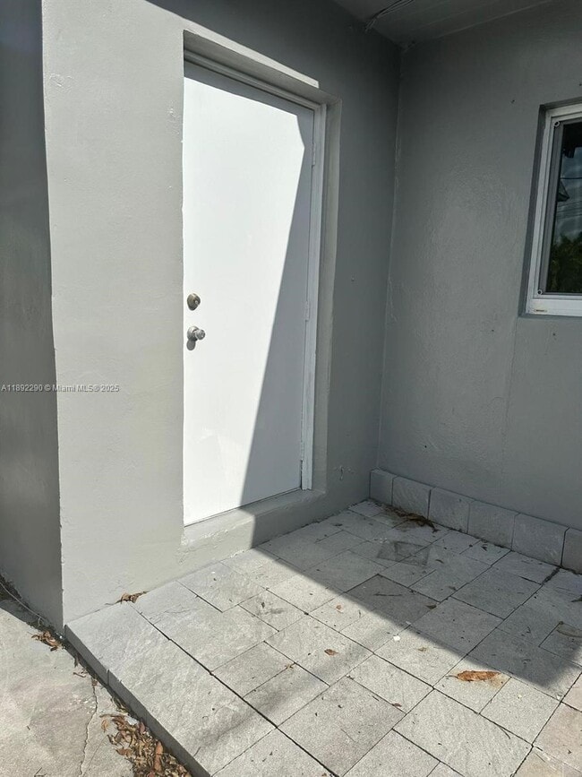 226 SW 11th St in Dania Beach, FL - Foto de edificio - Building Photo
