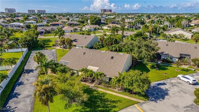 5118 SW Courtyards Way in Cape Coral, FL - Foto de edificio - Building Photo