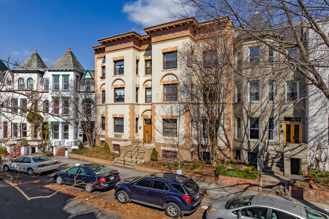 1843 Mintwood Pl Nw in Washington, DC - Building Photo - Building Photo